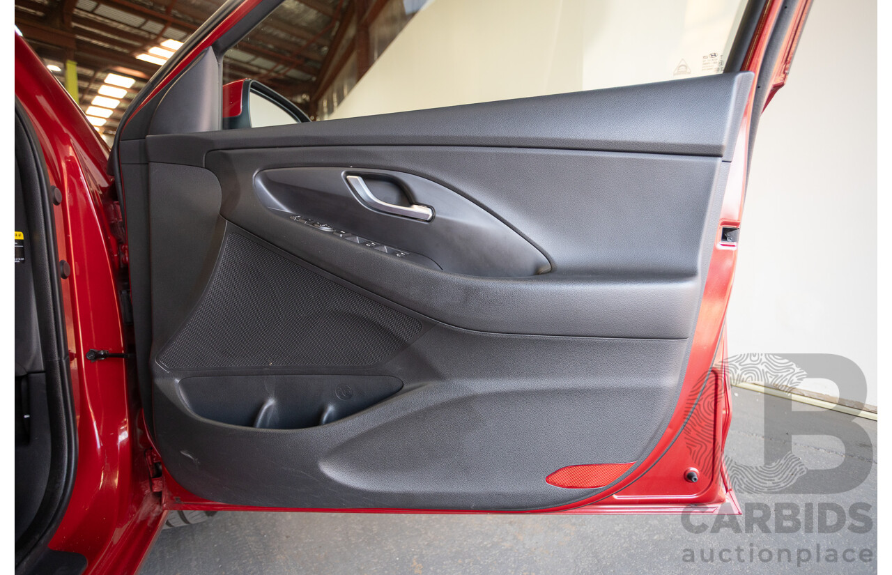 01/2018 Hyundai I30 Active PD 4D Hatchback Red 2.0L