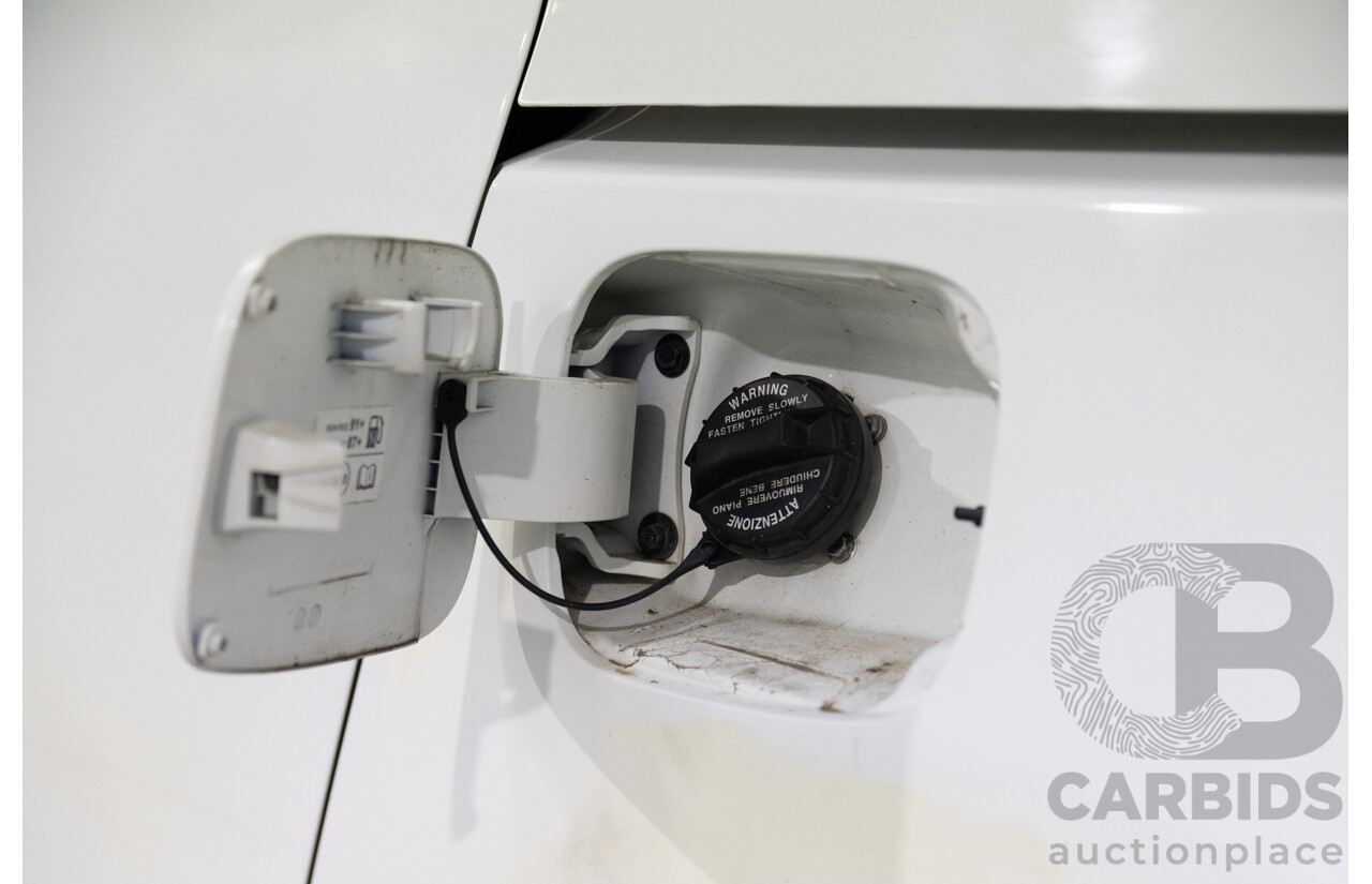 6/2018 Kia Carnival S YP MY16 Update 4d Wagon Snow White Pearl V6 3.3L - 8 Seater