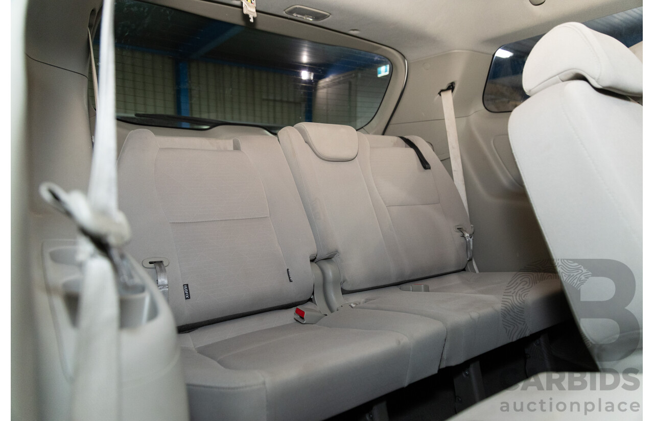 6/2018 Kia Carnival S YP MY16 Update 4d Wagon Snow White Pearl V6 3.3L - 8 Seater