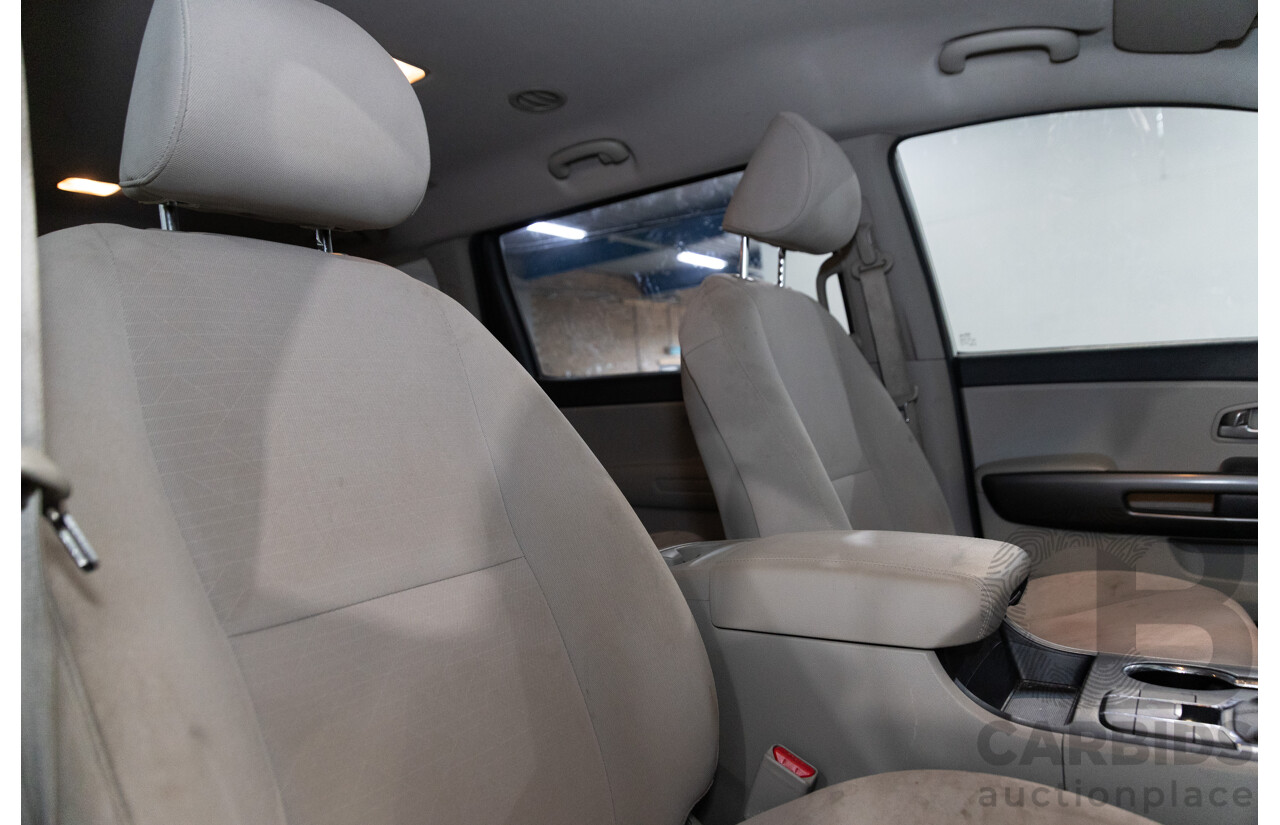 6/2018 Kia Carnival S YP MY16 Update 4d Wagon Snow White Pearl V6 3.3L - 8 Seater