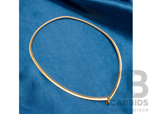 9ct Yellow Gold Omega Link Necklace. Length - 45cms