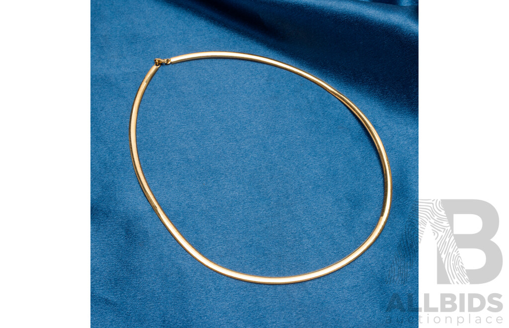9ct Yellow Gold Omega Link Necklace. Length - 45cms