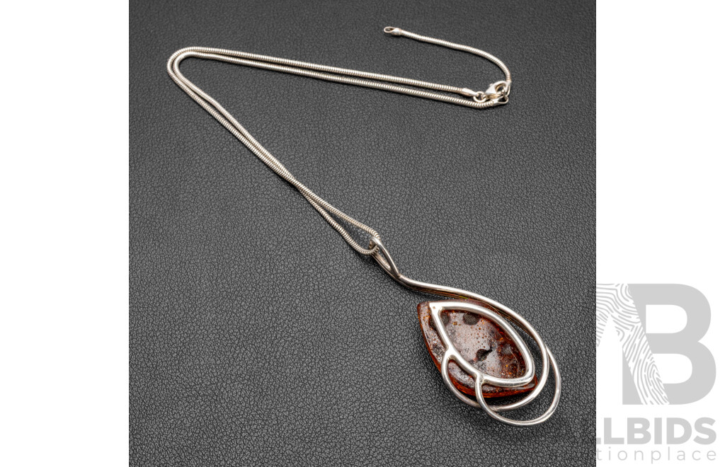 925 Sterling Silver Necklace & Pendant with Baltic Amber. Length - 46.5cms