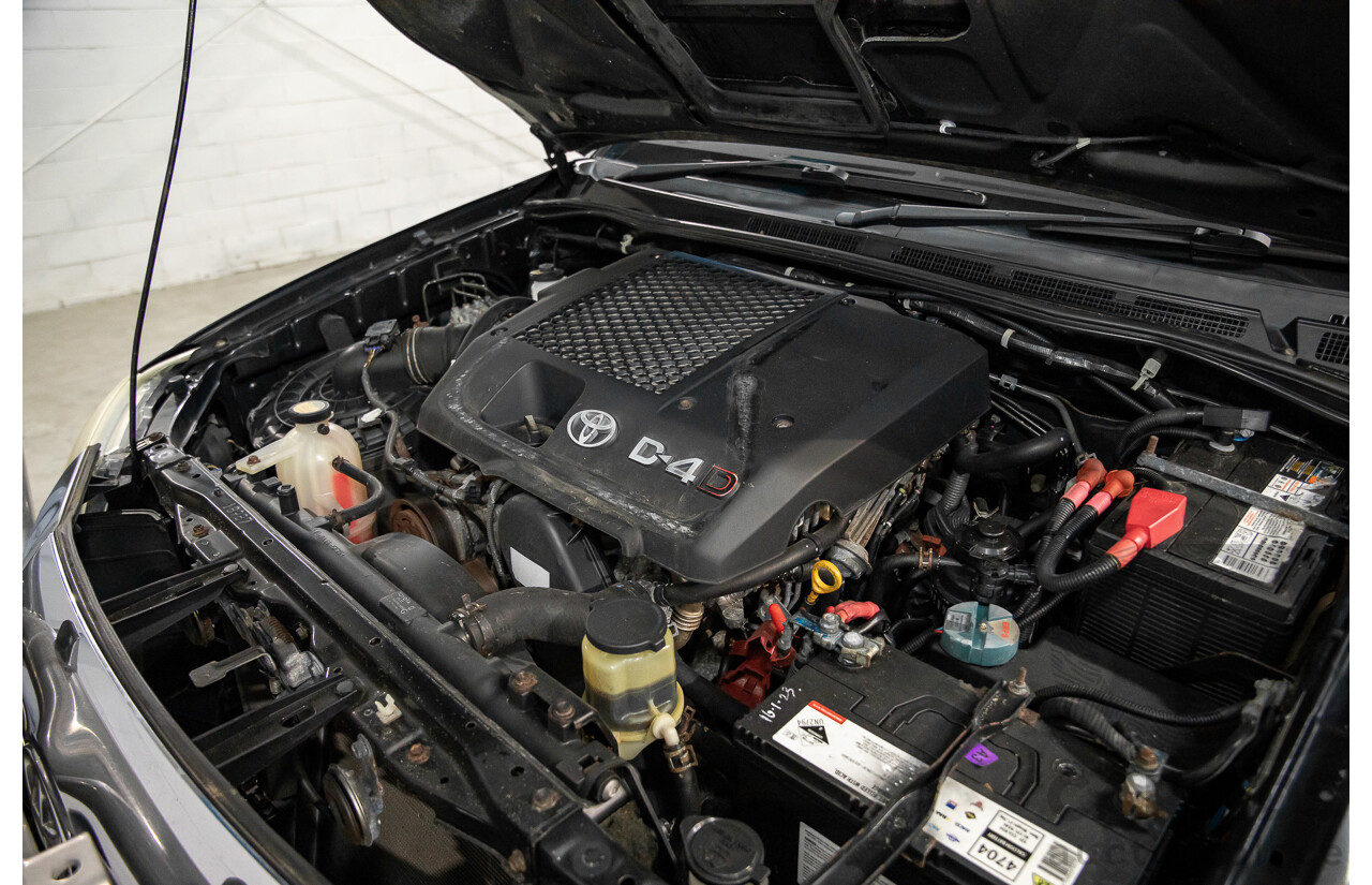 2/2012 Toyota Hilux SR5 (4x4) KUN26R MY12 Dual Cab P/Up Black Mica Turbo Diesel 3.0L