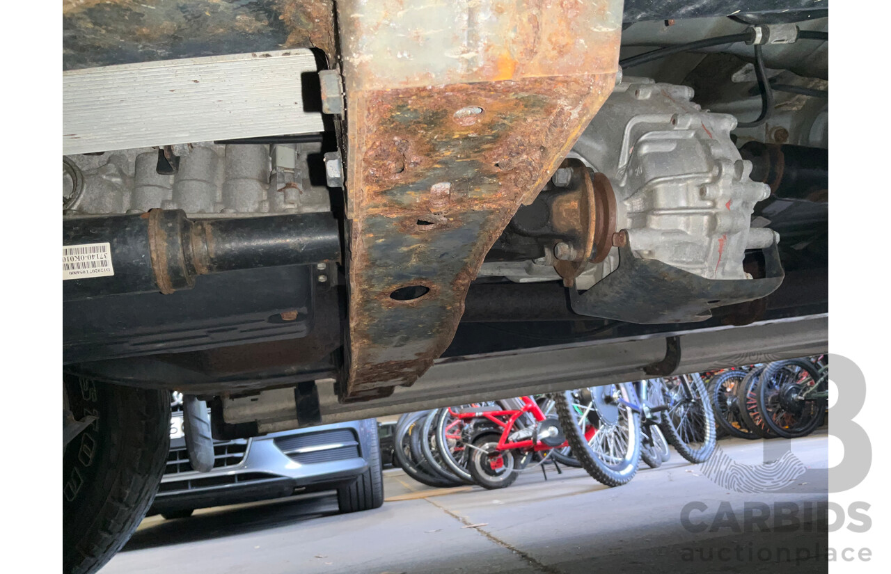 2/2012 Toyota Hilux SR5 (4x4) KUN26R MY12 Dual Cab P/Up Black Mica Turbo Diesel 3.0L