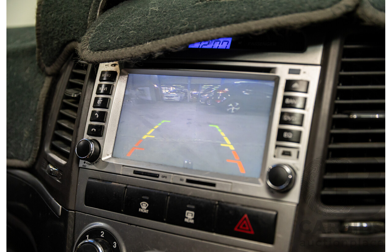 3/2010 Hyundai Santa Fe Elite CRDi (4x4) CM MY10 4d Wagon Vanilla White Turbo Diesel 2.2L - 7 Seater