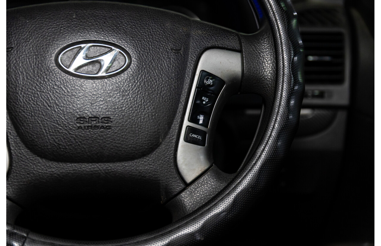 3/2010 Hyundai Santa Fe Elite CRDi (4x4) CM MY10 4d Wagon Vanilla White Turbo Diesel 2.2L - 7 Seater