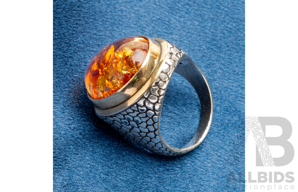 Men's 925 Stirling Silver Signet with Large Oval Cabochon Crushed Baltic Amber - Size W.5