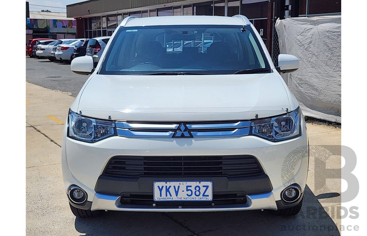 4/2014 Mitsubishi Outlander ES (4x4) ZJ MY14.5 4d Wagon White 2.4L