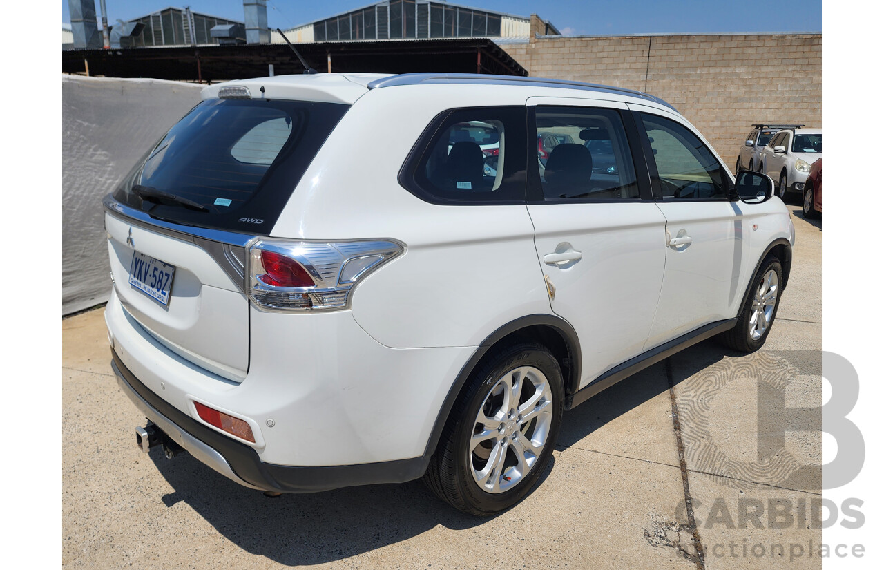 4/2014 Mitsubishi Outlander ES (4x4) ZJ MY14.5 4d Wagon White 2.4L