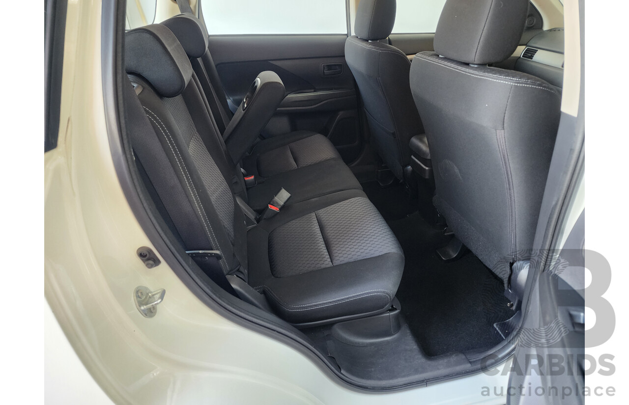 4/2014 Mitsubishi Outlander ES (4x4) ZJ MY14.5 4d Wagon White 2.4L