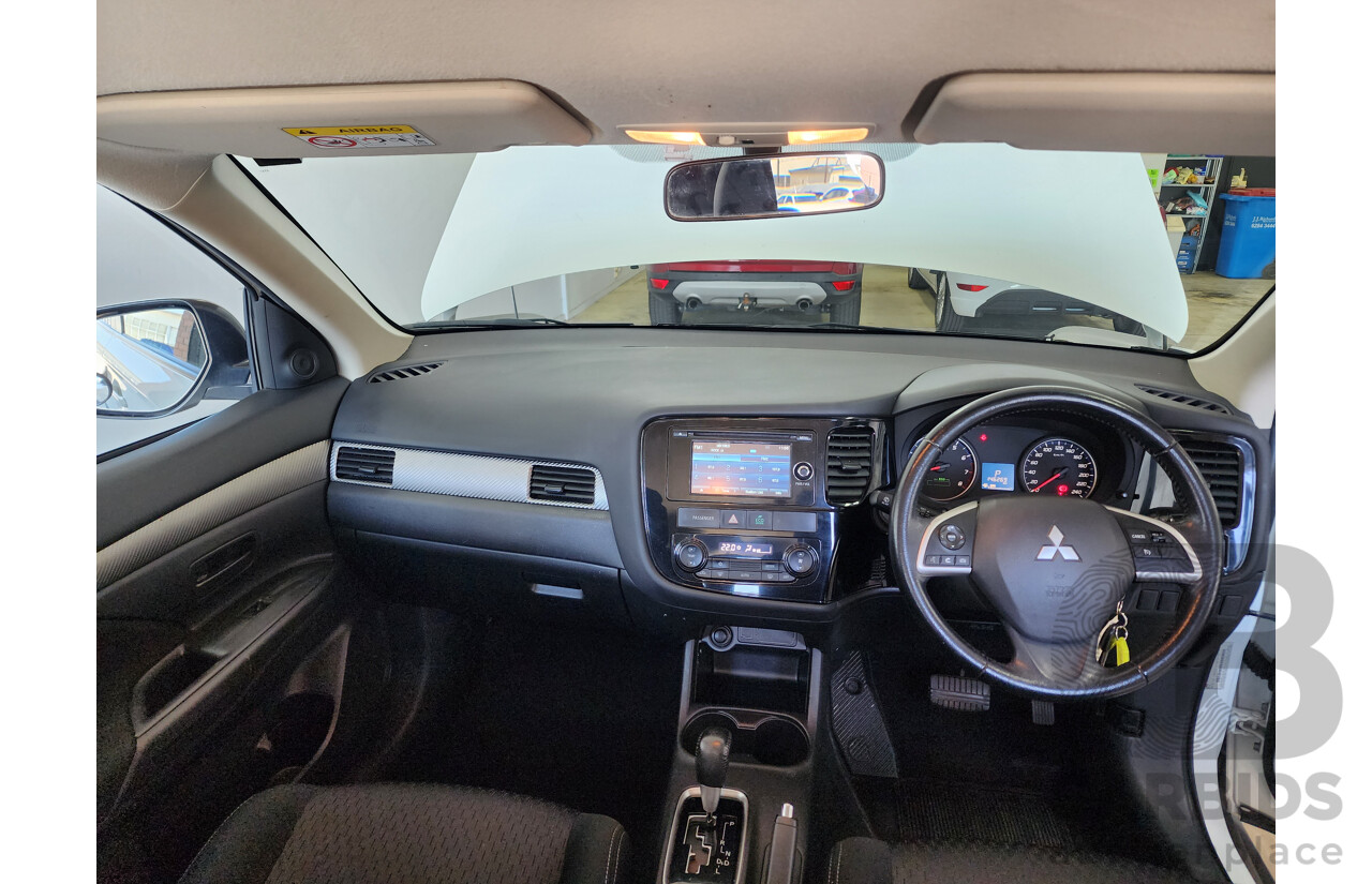 4/2014 Mitsubishi Outlander ES (4x4) ZJ MY14.5 4d Wagon White 2.4L