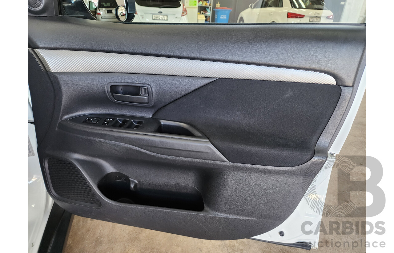 4/2014 Mitsubishi Outlander ES (4x4) ZJ MY14.5 4d Wagon White 2.4L