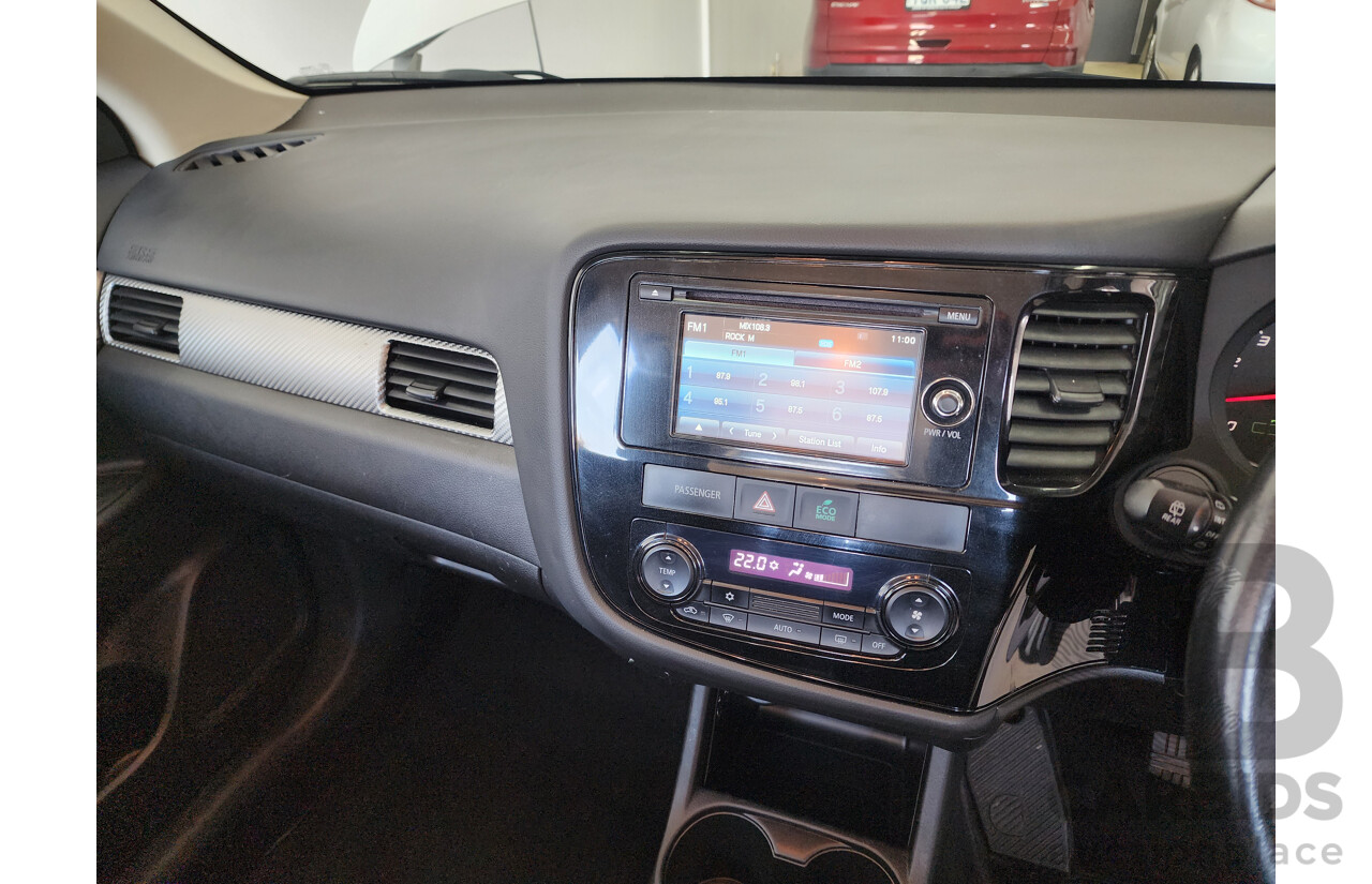 4/2014 Mitsubishi Outlander ES (4x4) ZJ MY14.5 4d Wagon White 2.4L