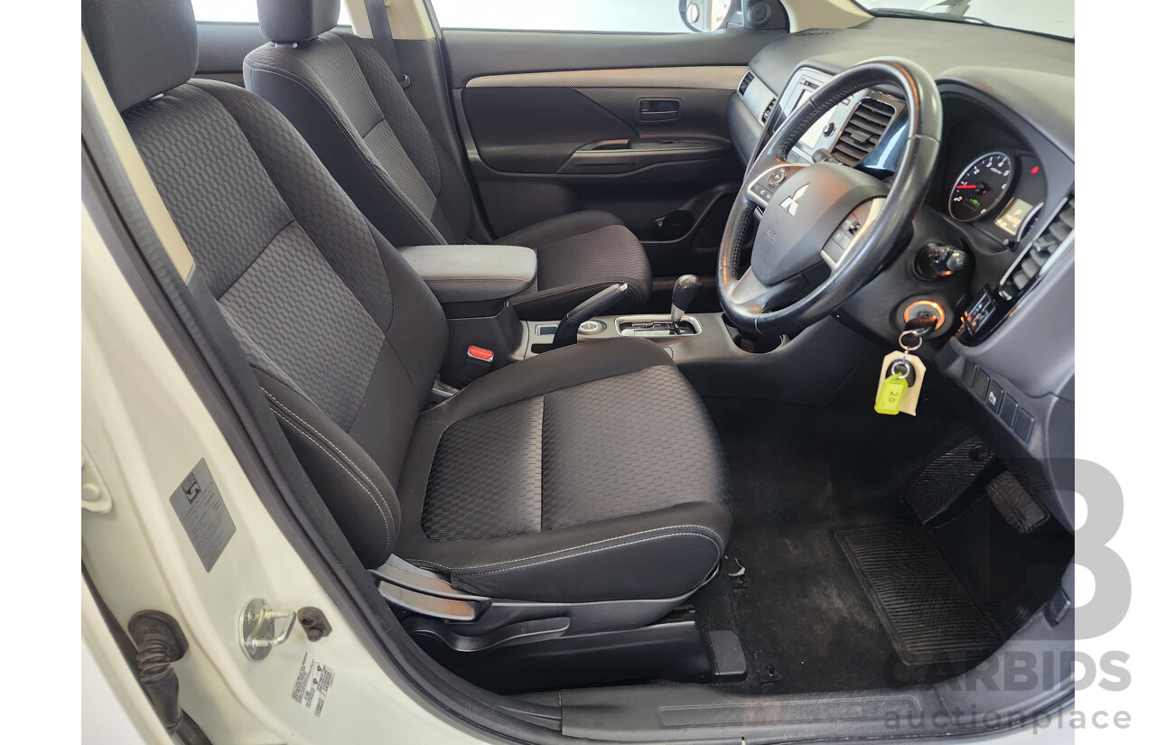 4/2014 Mitsubishi Outlander ES (4x4) ZJ MY14.5 4d Wagon White 2.4L