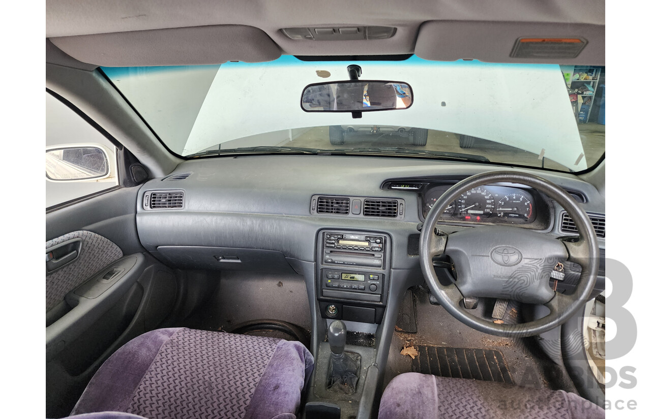 2/1999 Toyota Camry CS-X SXV20R 4d Sedan White 2.2L