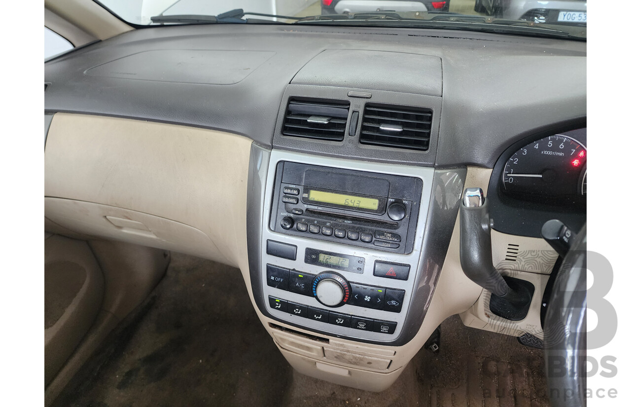 8/2002 Toyota Avensis Verso GLX ACM20R 4d Wagon White 2.0L