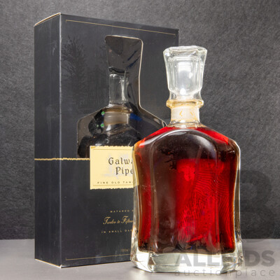 Galway Pipe Fine Old Tawny Port in Glass Decanter and Presentation Box
