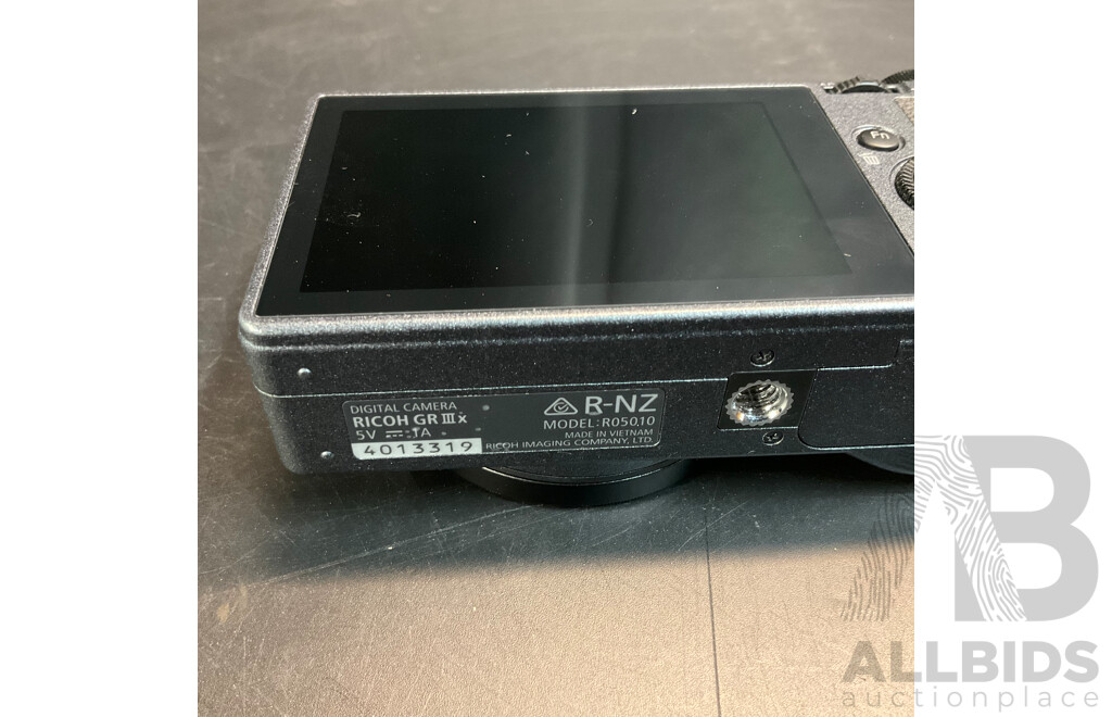 RICOH GRIIIx Camera with 4 Batteries and Battries Storage Bag