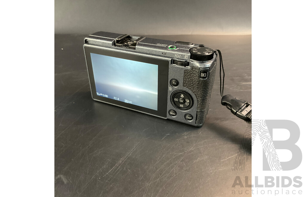 RICOH GRIII Camera & Godox IM30 Mini Flash with 4 Batteries and JJC Charger