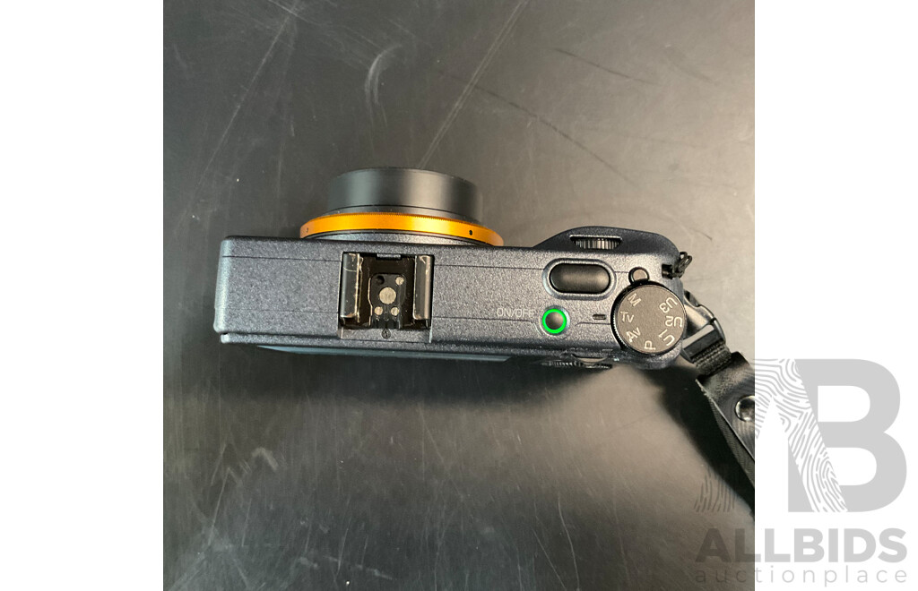 RICOH GRIII Camera  & Godox IM30 Mini Flash with 4 Batteries and JJC Charger