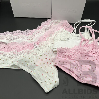 SKIMS Dipped Thongs 4pack and Lace Scoop Bralette 2pack - Lot of 2