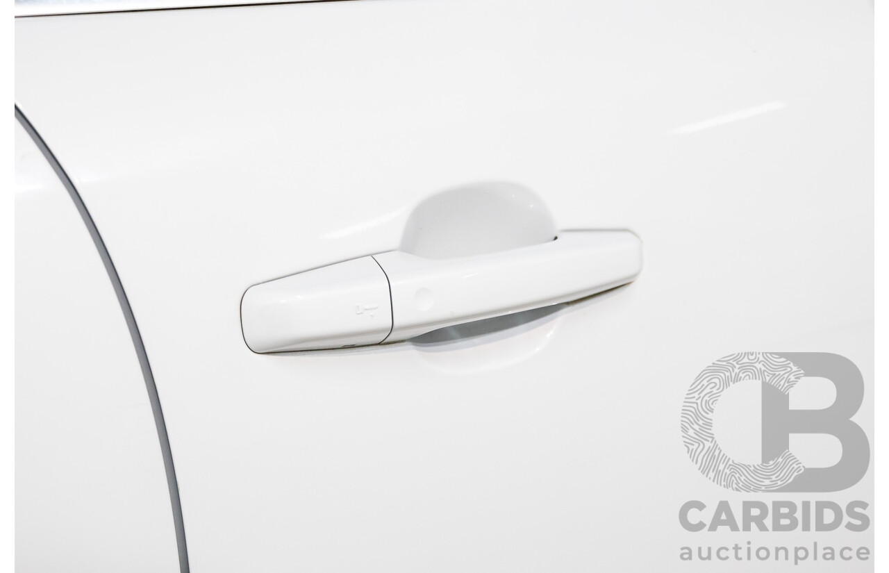 02/2017 Jaguar F-Pace 30d Portfolio (AWD) MY17 4d Wagon Glacier White Turbo Diesel V6 3.0L