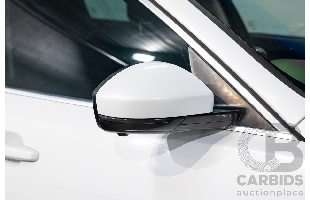 02/2017 Jaguar F-Pace 30d Portfolio (AWD) MY17 4d Wagon Glacier White Turbo Diesel V6 3.0L