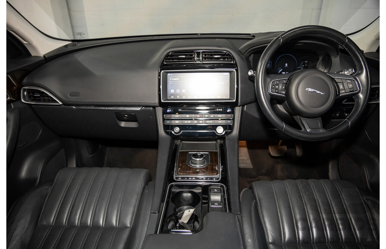 02/2017 Jaguar F-Pace 30d Portfolio (AWD) MY17 4d Wagon Glacier White Turbo Diesel V6 3.0L