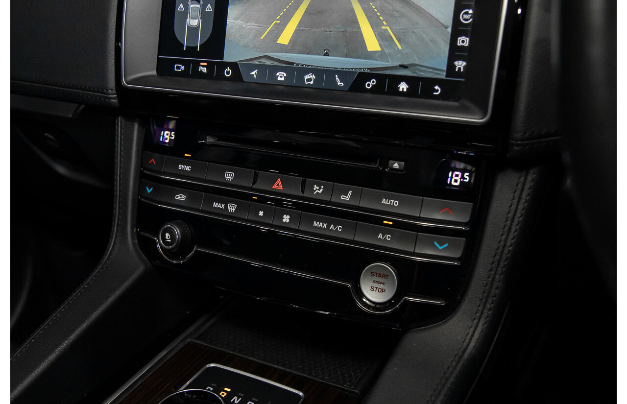 02/2017 Jaguar F-Pace 30d Portfolio (AWD) MY17 4d Wagon Glacier White Turbo Diesel V6 3.0L