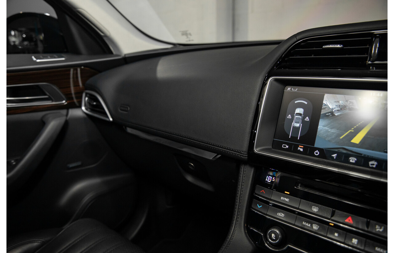 02/2017 Jaguar F-Pace 30d Portfolio (AWD) MY17 4d Wagon Glacier White Turbo Diesel V6 3.0L