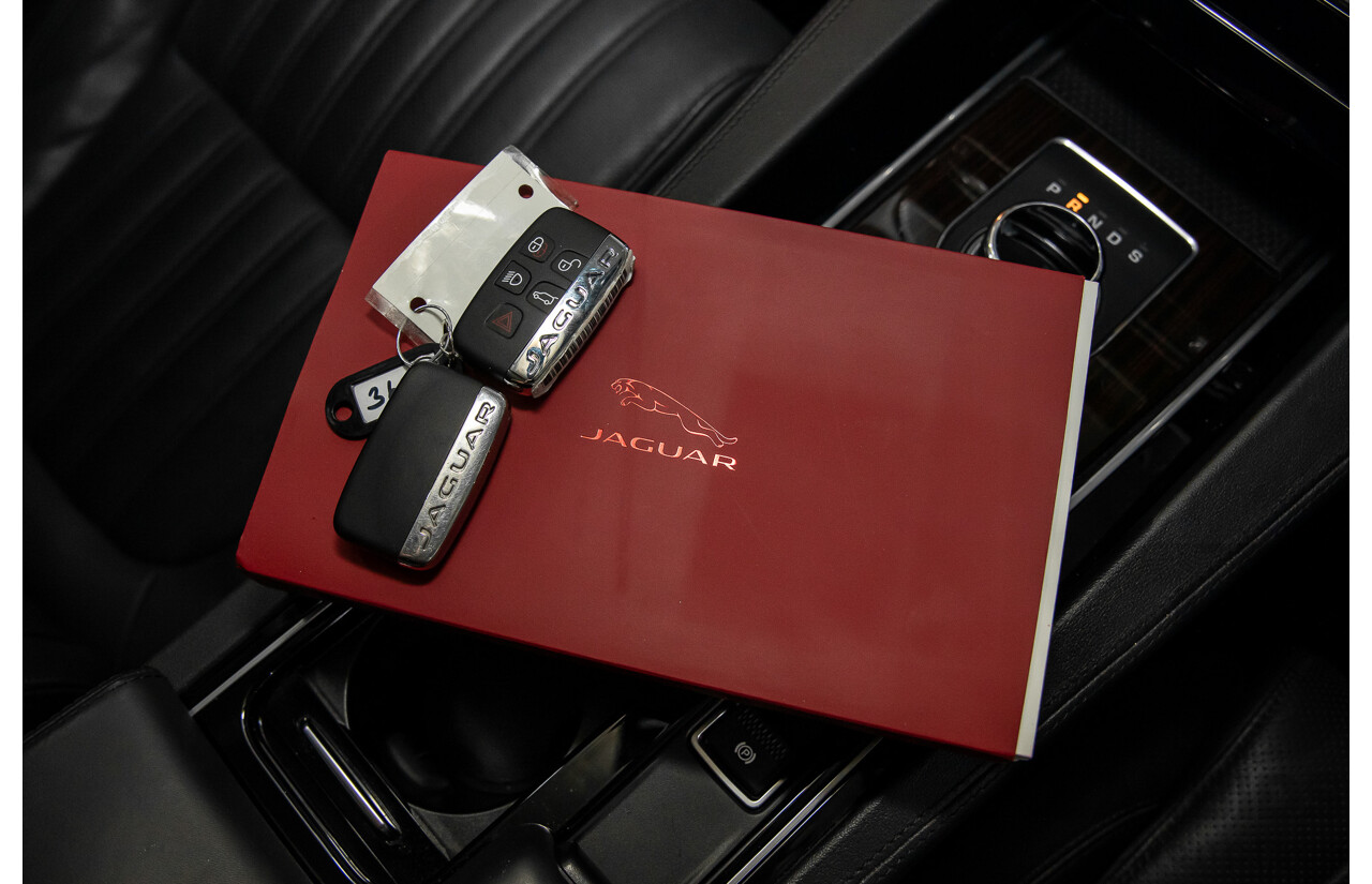 02/2017 Jaguar F-Pace 30d Portfolio (AWD) MY17 4d Wagon Glacier White Turbo Diesel V6 3.0L