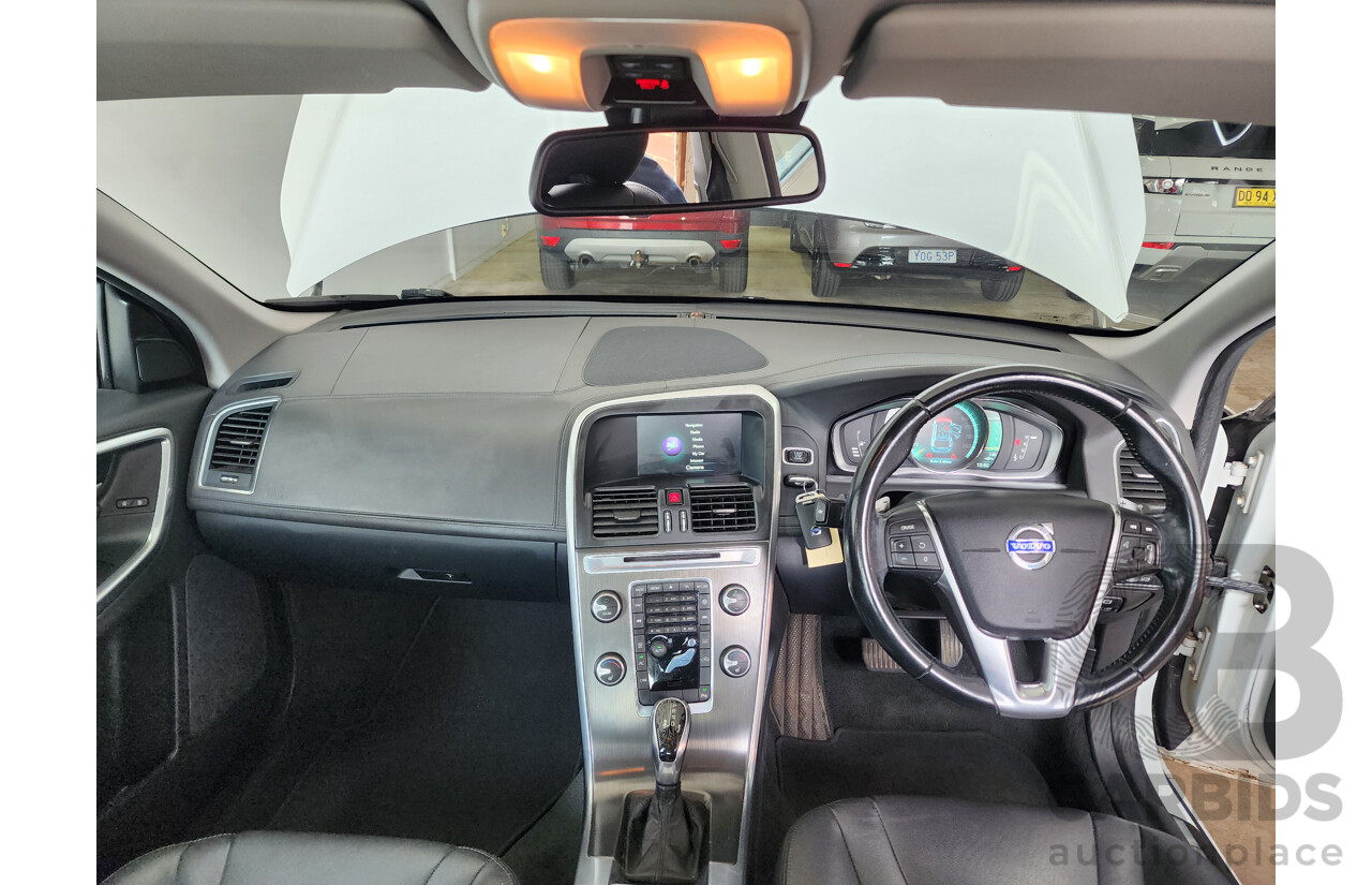 8/2014 Volvo Xc60 D5 Luxury DZ MY14 4d Wagon White 2.4L