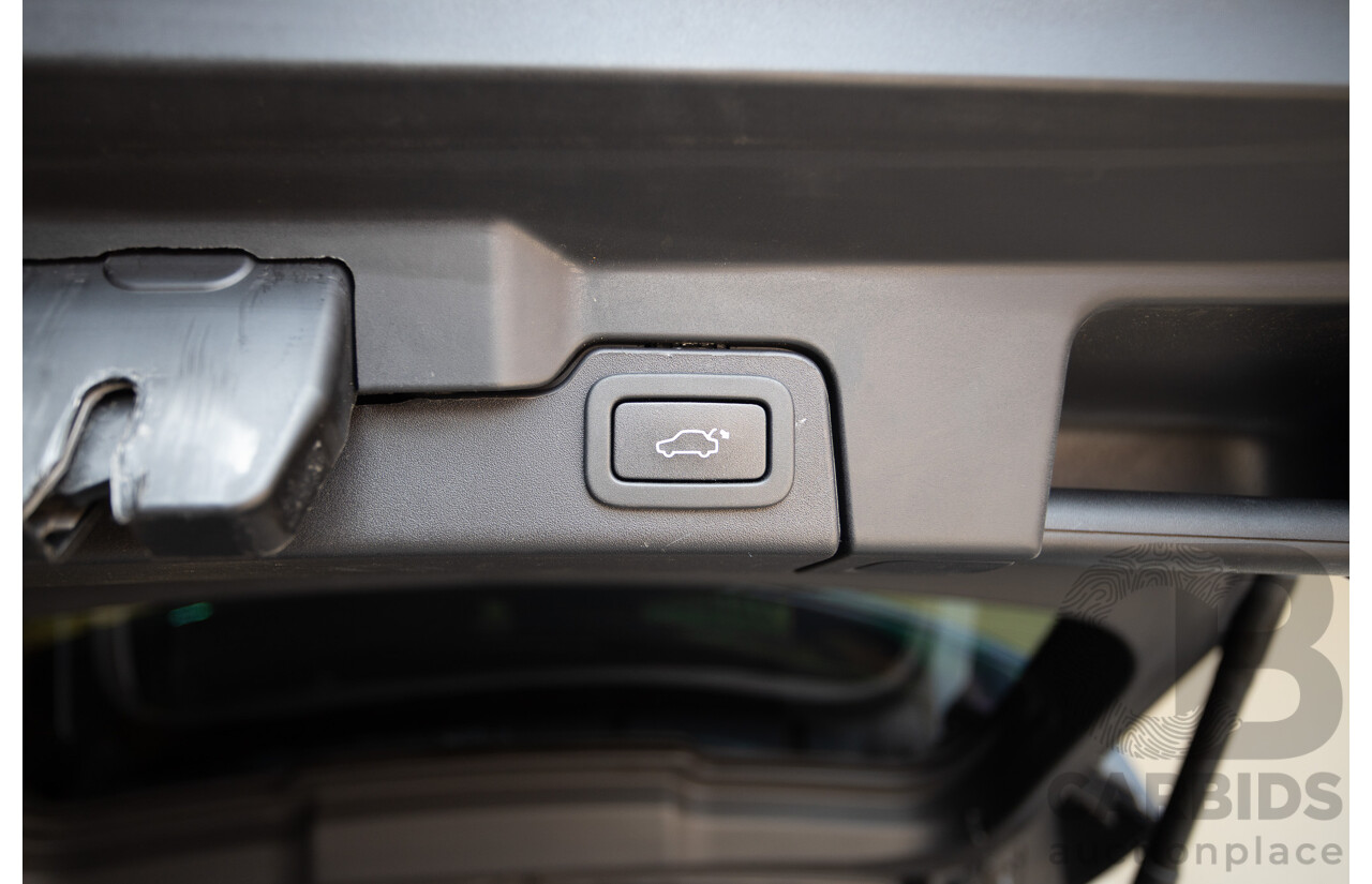 12/2016 Range Rover Evoque TD4 150 SE (AWD) LV MY17 5D Wagon Santorini Black Metallic Turbo Diesel 2.0L