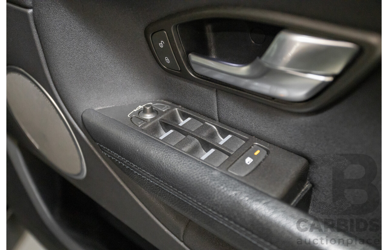 12/2016 Range Rover Evoque TD4 150 SE (AWD) LV MY17 5D Wagon Santorini Black Metallic Turbo Diesel 2.0L