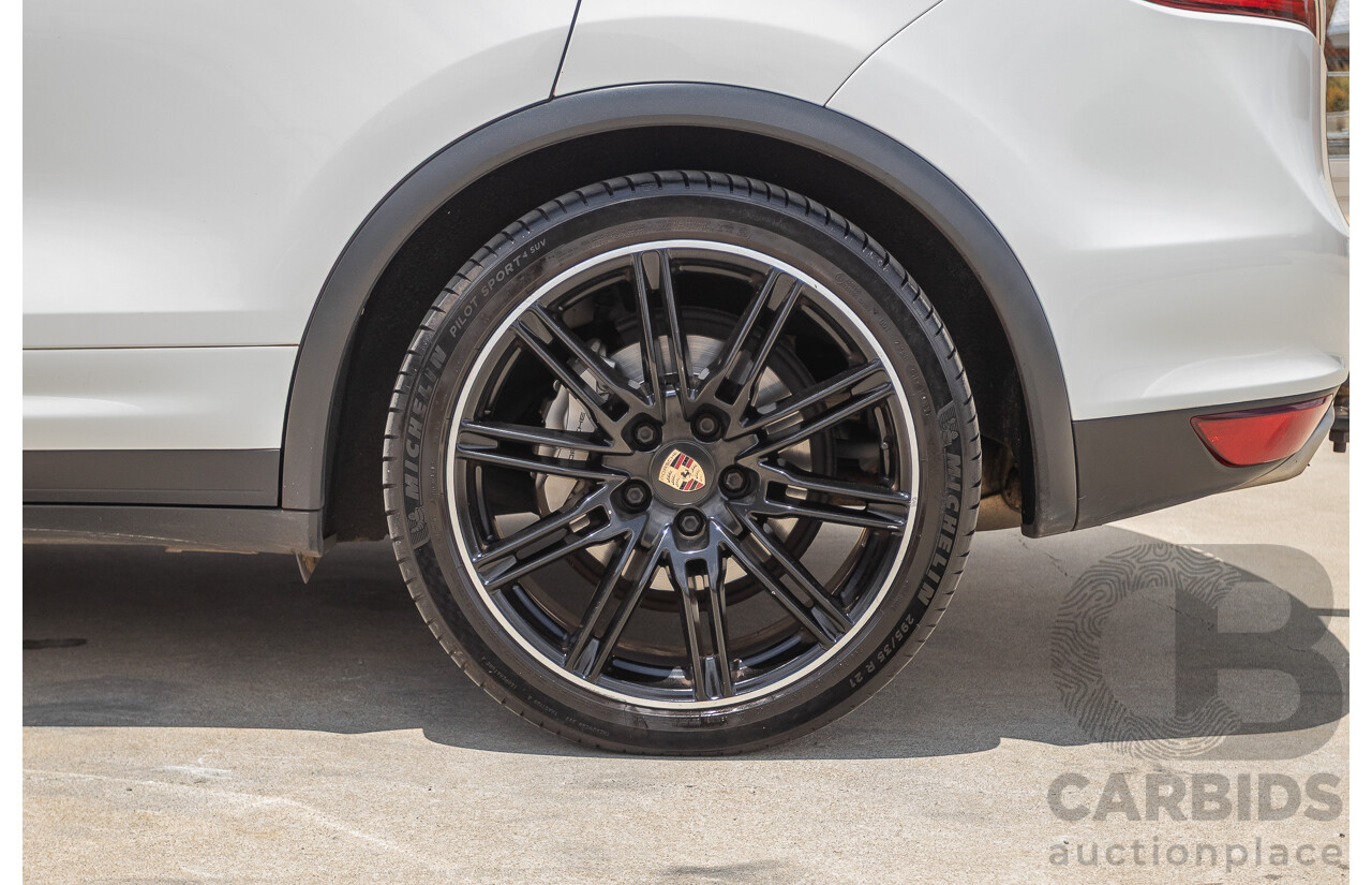 1/2014 Porsche Cayenne S (AWD) MY14 4D Wagon White Twin Turbo Diesel V8 4.1L