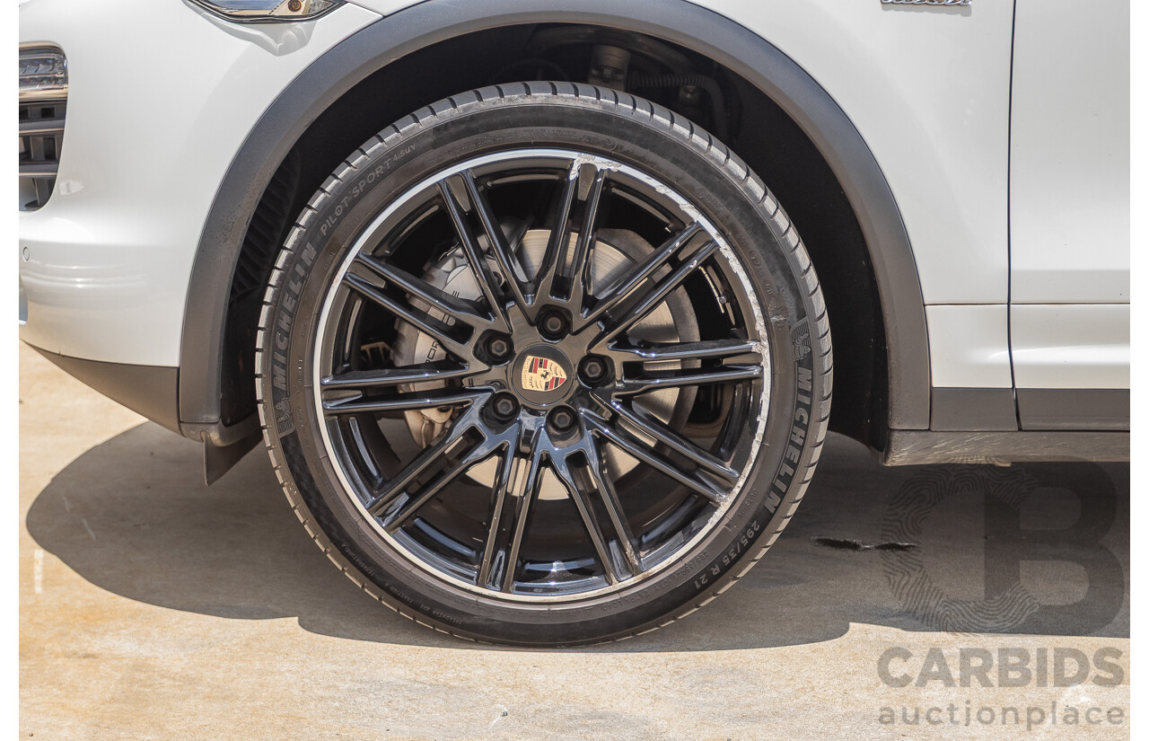 1/2014 Porsche Cayenne S (AWD) MY14 4D Wagon White Twin Turbo Diesel V8 4.1L