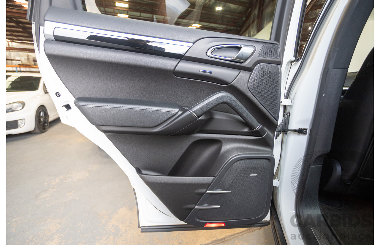 1/2014 Porsche Cayenne S (AWD) MY14 4D Wagon White Twin Turbo Diesel V8 4.1L