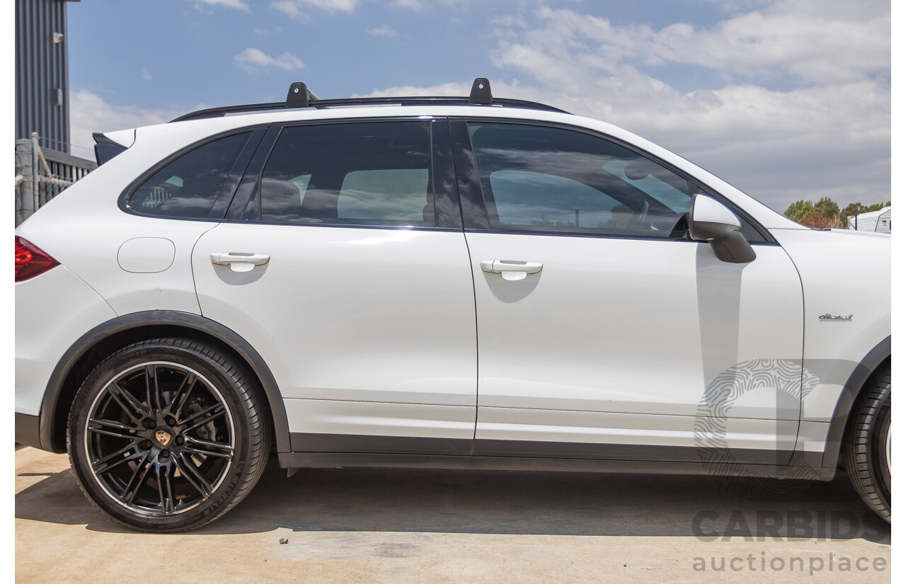 1/2014 Porsche Cayenne S (AWD) MY14 4D Wagon White Twin Turbo Diesel V8 4.1L