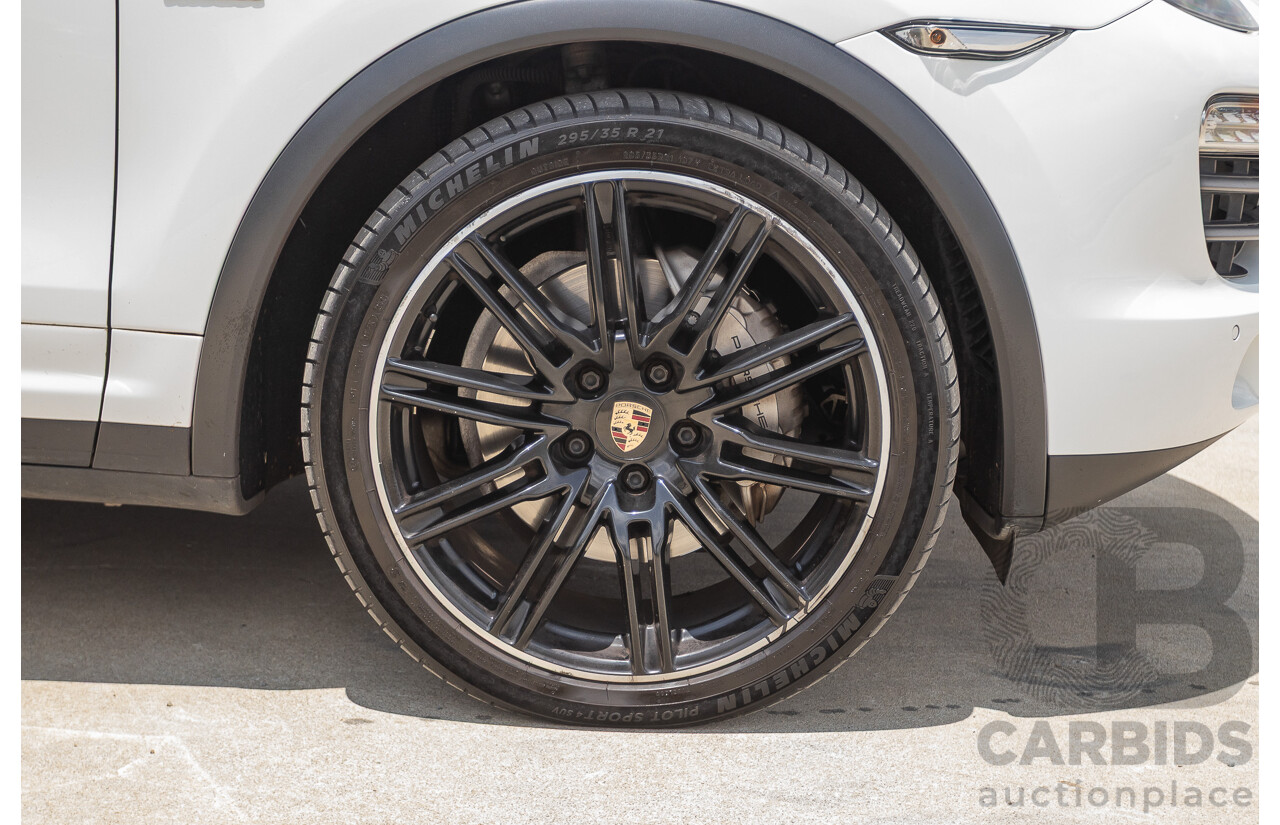 1/2014 Porsche Cayenne S (AWD) MY14 4D Wagon White Twin Turbo Diesel V8 4.1L