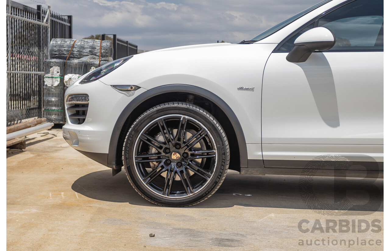 1/2014 Porsche Cayenne S (AWD) MY14 4D Wagon White Twin Turbo Diesel V8 4.1L