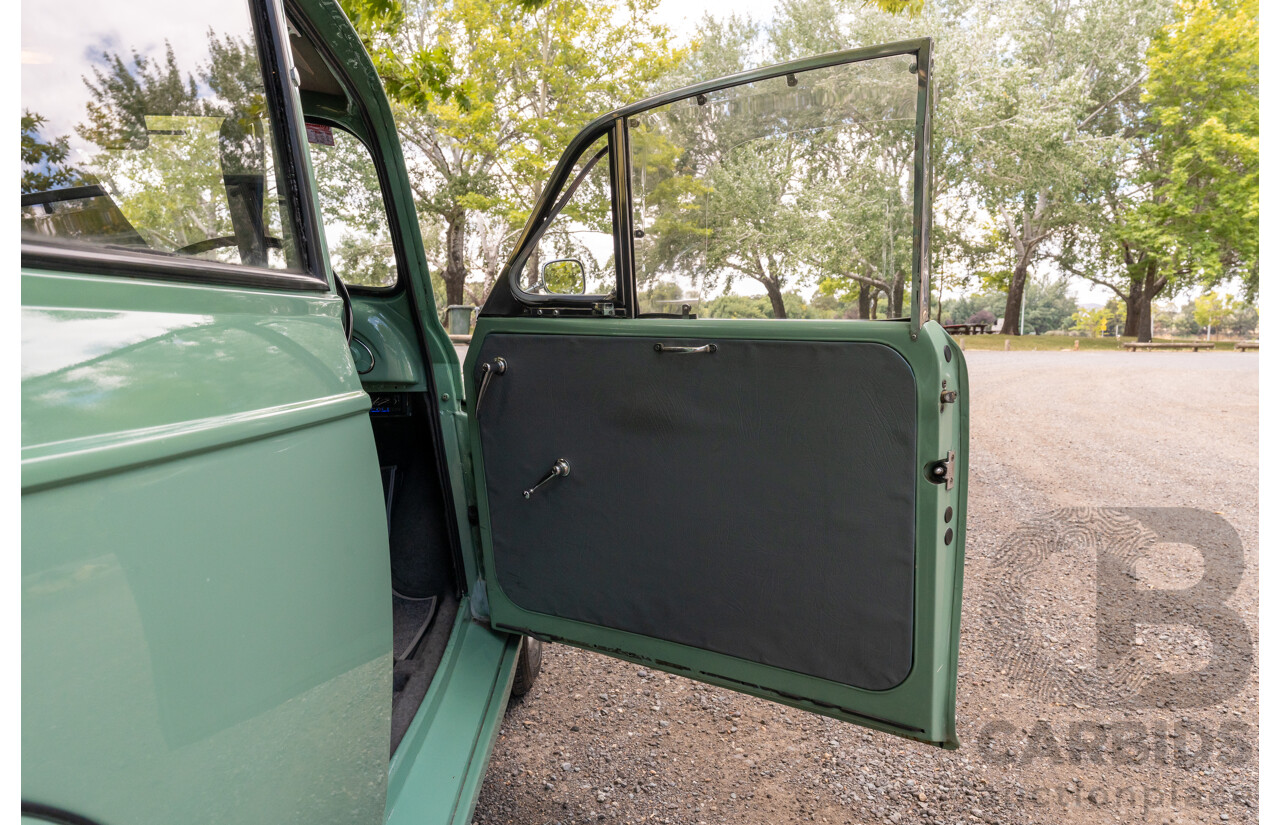 1/1959 Morris Minor 1000 Series III Light Pastel Green Datsun 1.2L - Engineered