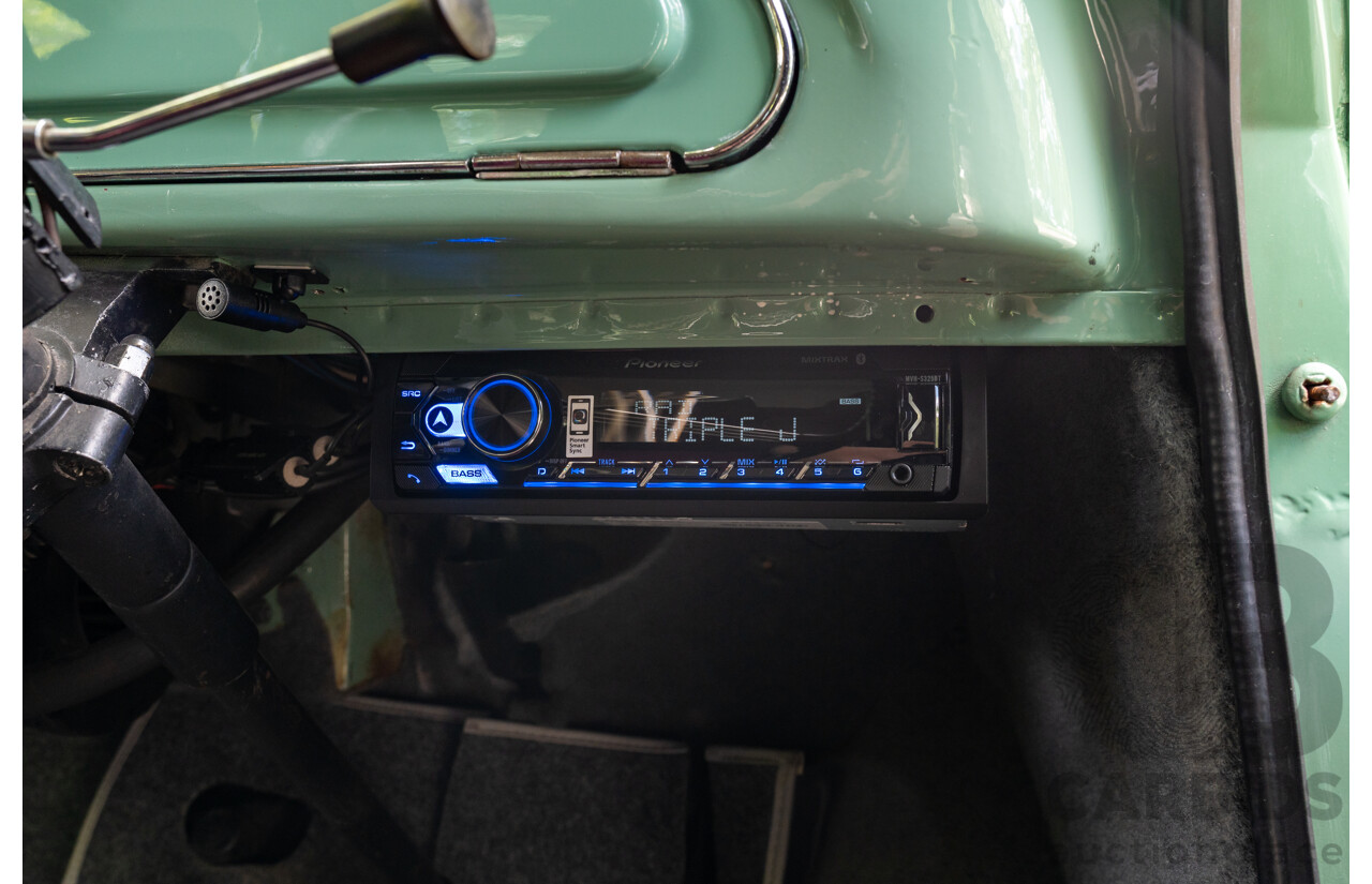 1/1959 Morris Minor 1000 Series III Light Pastel Green Datsun 1.2L - Engineered