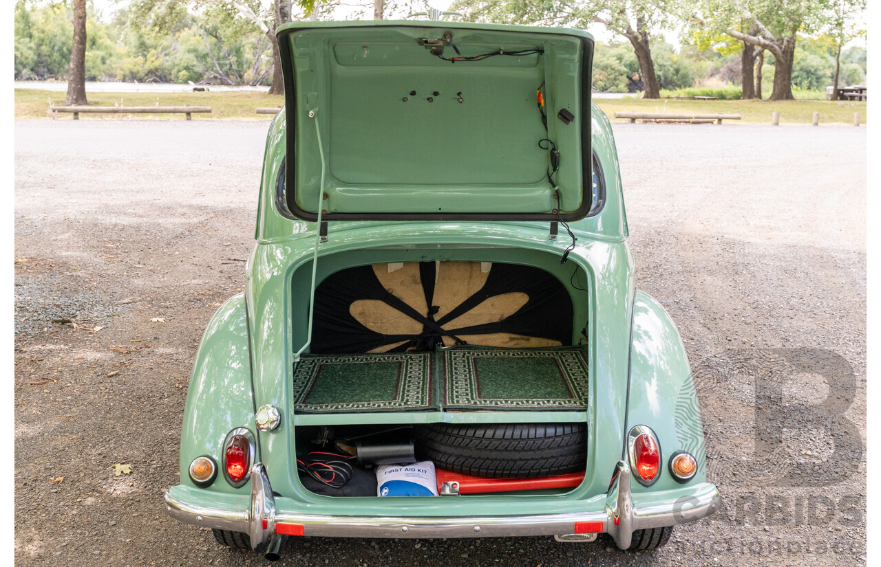 1/1959 Morris Minor 1000 Series III Light Pastel Green Datsun 1.2L - Engineered