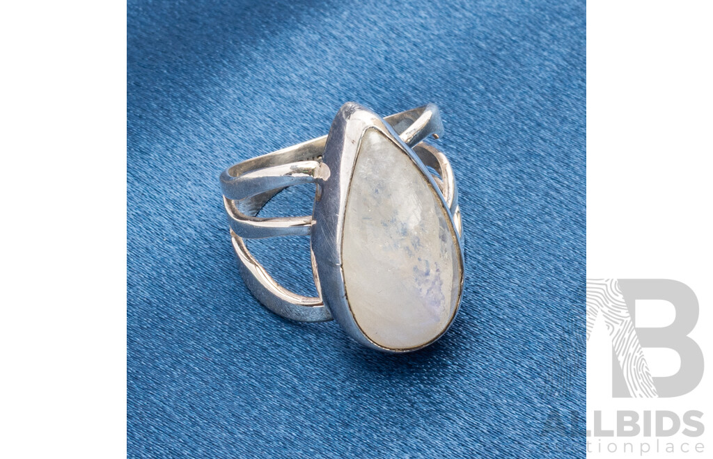 925 Sterling Silver Ring with Pear Moonstone - Size P