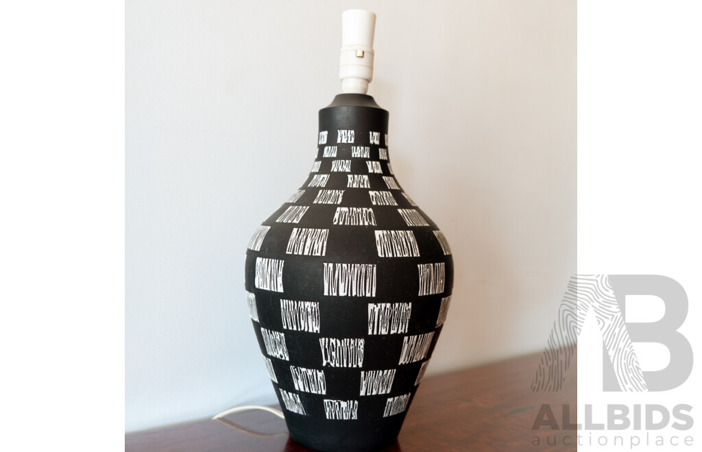 Vintage Black and White Checkered Ceramic Table Lamp
