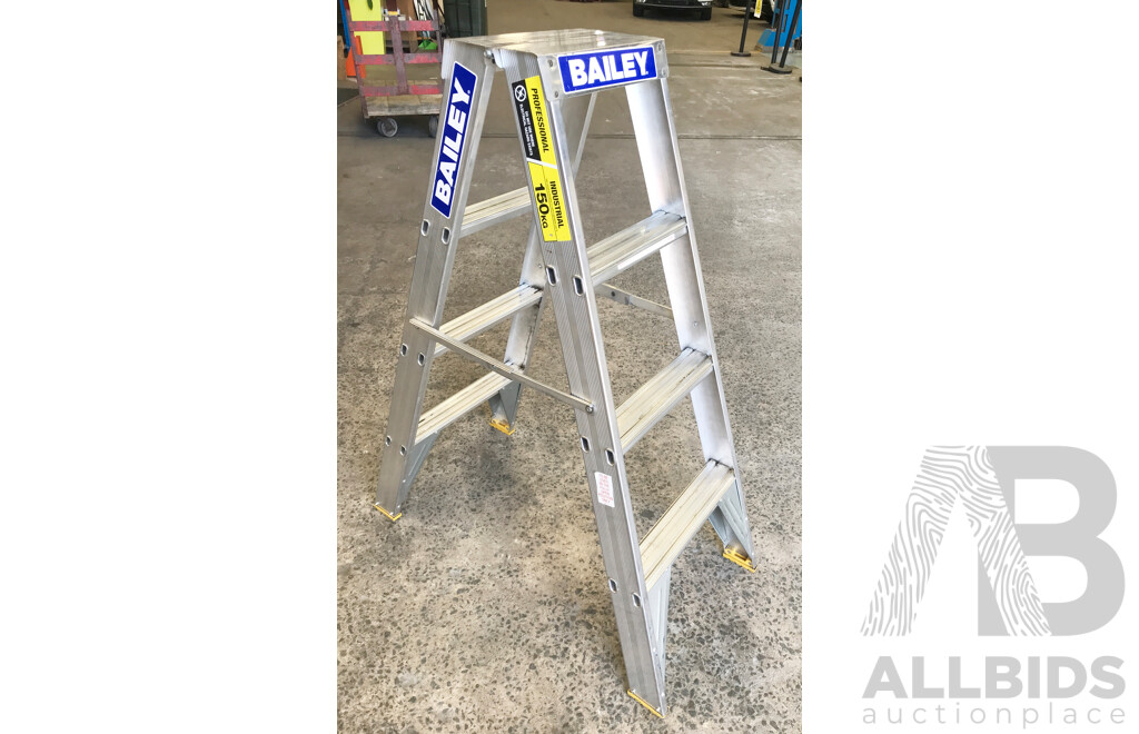 Bailey (FS13386) Double Sided 4 Step Ladder