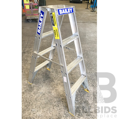 Bailey (FS13386) Double Sided 4 Step Ladder