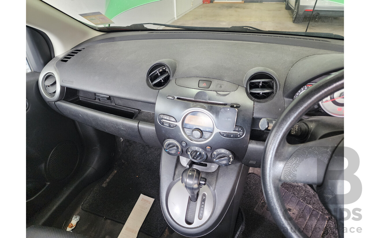 11/2010 Mazda Mazda2 NEO DE MY10 5d Hatchback Green 1.5L