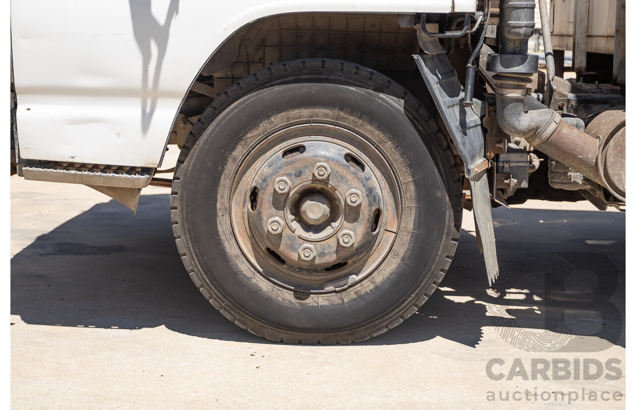 06/1994 Isuzu NPR400 Medium Tray Top Truck 4x2 White Diesel 4.3L